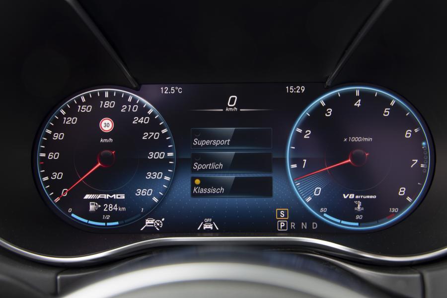 Панель приборов Mercedes-AMG GT S (C190) 2019 года  (WW) (фото 19 из 26)